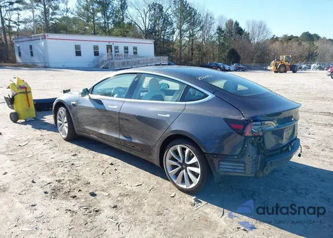 2018 Tesla Model 3 Long Range/Mid Range z USA, uszkodzony, nr VIN 5YJ3E1EA6JF155984